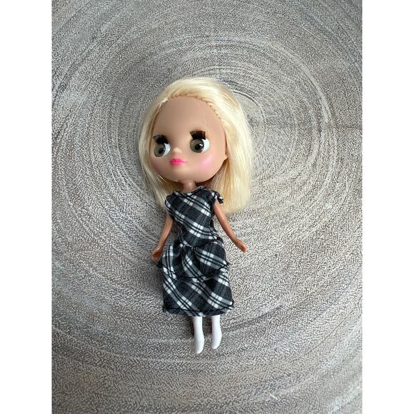 Littlest Pet Shop LPS Blythe Buckles and Bows Doll B2
 4.5” Black White Plaid - Picture 1 of 3